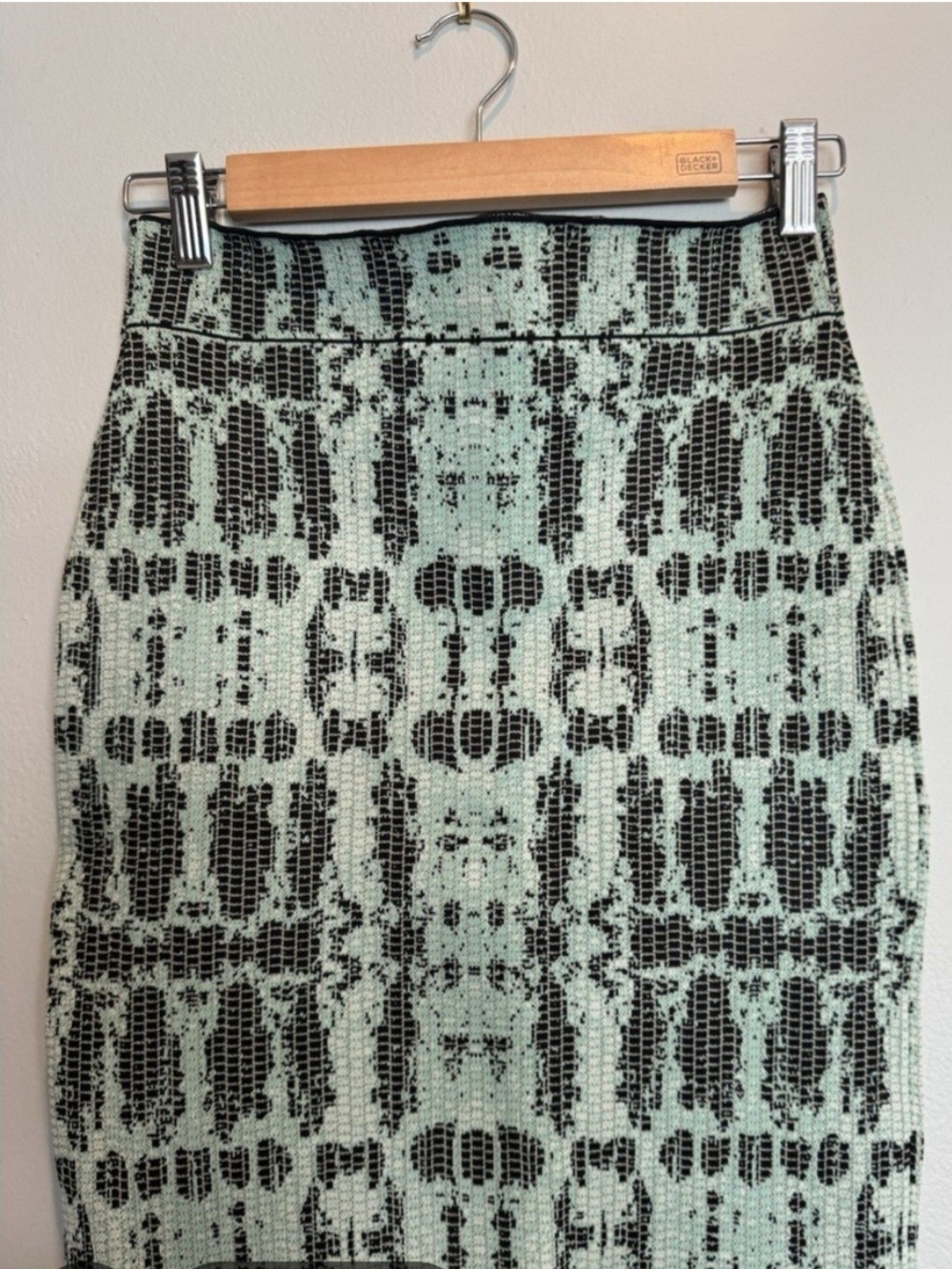 BCBGMaxAzria Mint and Black Patterned Knit Pencil Skirt
